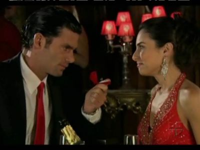 1x01.- Cuatro amigas y un funeral.
