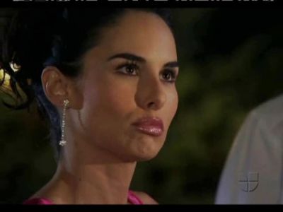 1x01.- Cuatro amigas y un funeral.
