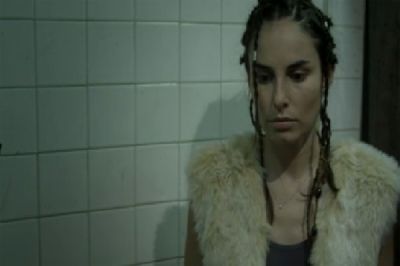 1x02 - Suelo bajo sus pies
