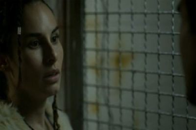 1x02 - Suelo bajo sus pies
