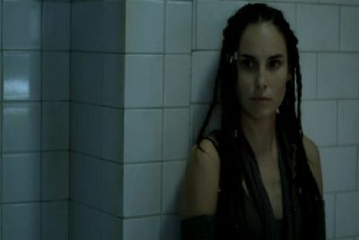 1x02 - Suelo bajo sus pies
