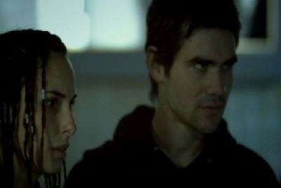 1x02 - Suelo bajo sus pies
