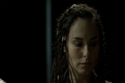 1x02 - Suelo bajo sus pies
